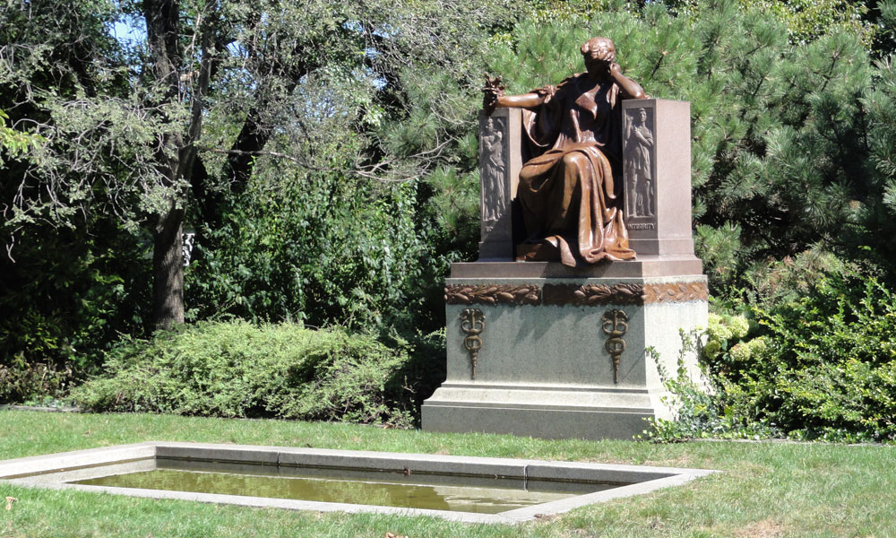 Десять самых дорогих кладбищ в мире