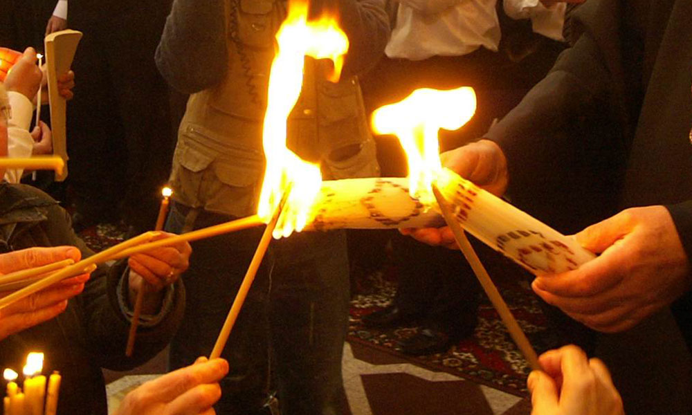 Раздача Благодатного Огня в Иерусалиме