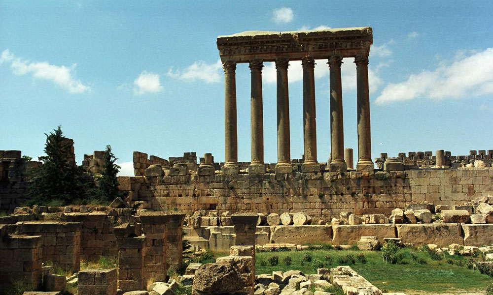 Сооружения Баальбека в Ливане выполнены из гранита и поражают своими размерами