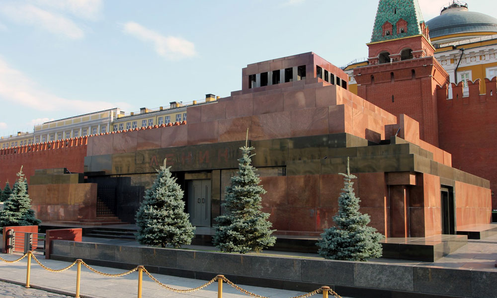 Мавзолей Ленина в Москве построен из железобетона и облицован лезниковским гранитом