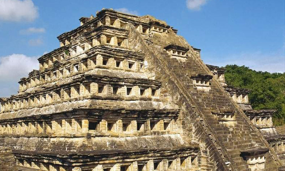 Пирамиды древних Майя завораживают своим возрастом и сокрытыми в них тайнами
