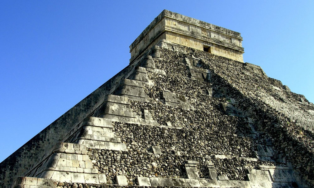 Храм Каменных Алтарей отличается от пирамиды Ла-Данте из Эль-Мирадора