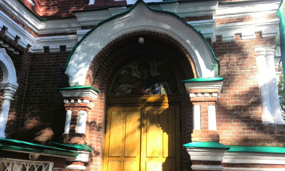 Боковой вход с фреской