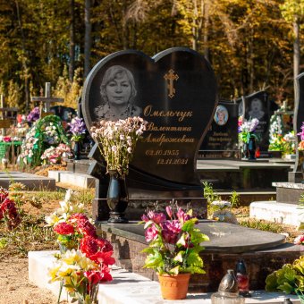 Памятник в виде сердца, Дубейское кладбище, Солигорский район