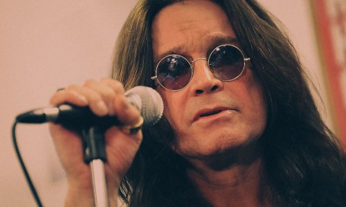 22 июля 2025 года на 77 году жизни умер Оззи Осборн