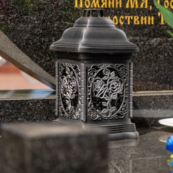 Все ритуальные принадлежности можно заказать с доставкой на похороны