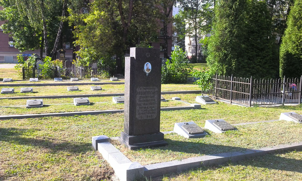 Могила офицера Советской Армии