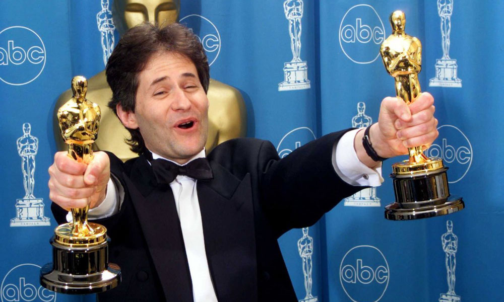 Джеймс Хорнер во время церемонии награждения - премия Оскар за музыку к фильму Титаник